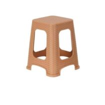 Saral küçük boy rattan tabure, şık ve dayanıklı, doğal dokulu oturma aracı